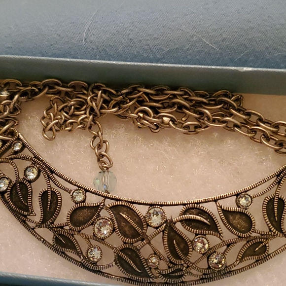 Swarovski Jewelry - Swarovski Necklace lattice design leaf
